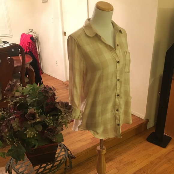 NWOT Hollister Beige+Cream Button Down Shirt - Picture 2 of 5